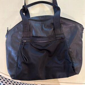 Lululemon duffel tote bag